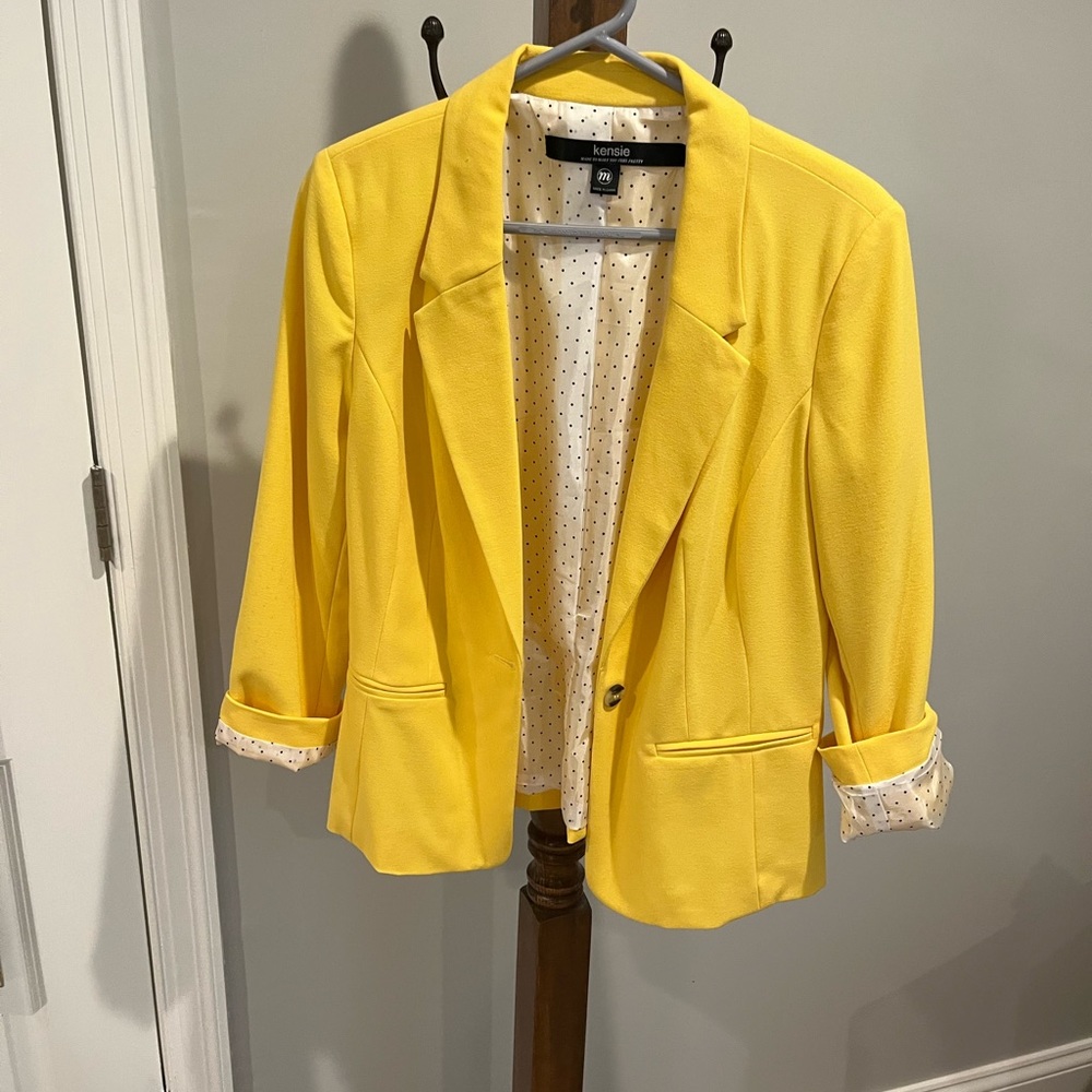 Yellow blazer